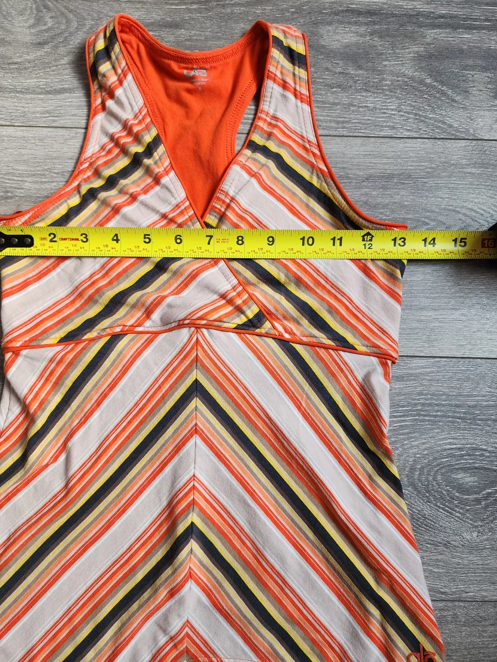 ALO Yoga Orange Striped V-Neck Women’s Fitted  Babydoll Workout Top Sm Y2K Print